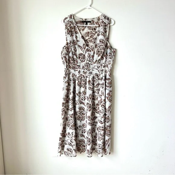 WHITE HOUSE BLACK MARKET Sleeveless Floral Ruched Lightweight Dress—SZ. Large - Picture 13 of 14